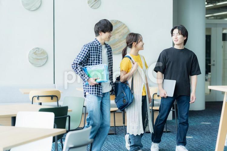 大学生たち 大学生,教室,笑顔の写真素材
