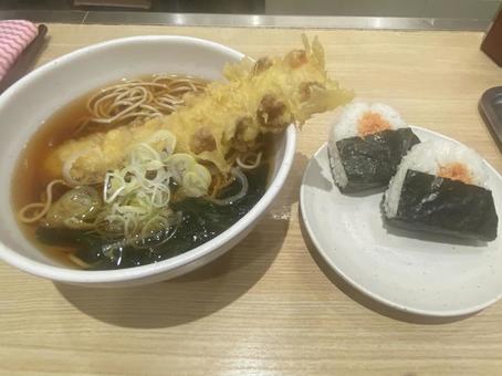 Rice balls Salmon rice balls Chikuwa tempura soba, JPG Rice balls Salmon rice balls Chikuwa tempura soba, JPG