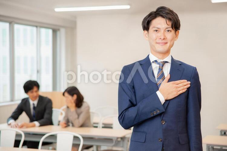 オフィスにいるビジネスマン ビジネスマン,ビジネス,就職の写真素材
