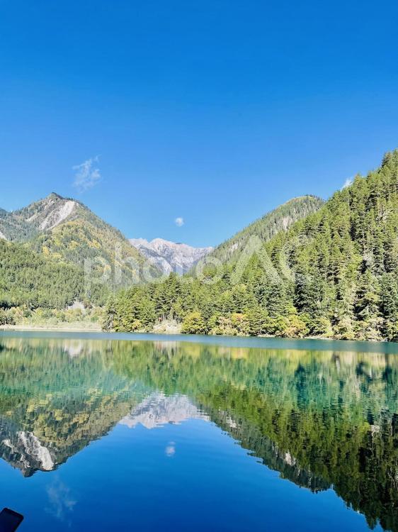 明鏡止水 九寨溝,鏡池,中国の写真素材