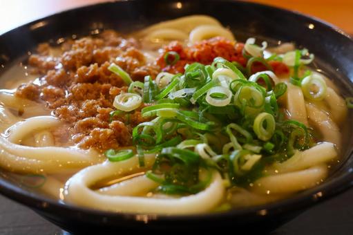 さぬきうどん店の辛味噌うどん 辛味噌,うどん,ネギの写真素材