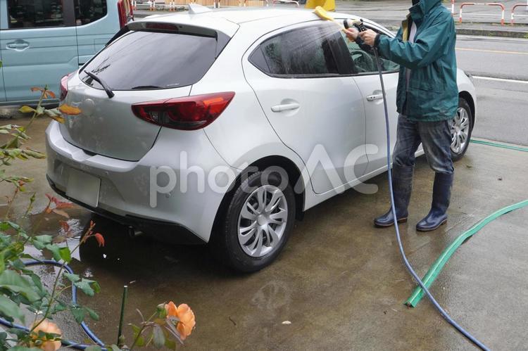 雨の日の洗車03 洗車,自動車,マイカーの写真素材