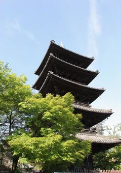 興正寺の五重の塔 興正寺の五重の塔の写真