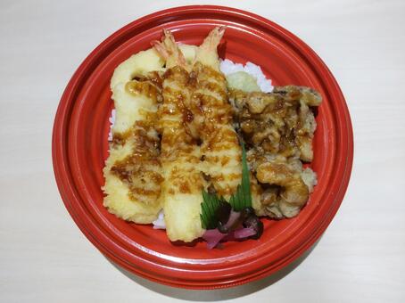 海老天入りの天丼 天丼弁当,天丼,天ぷらの写真素材