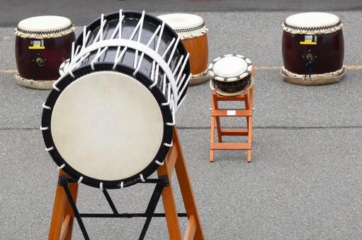 準備された和太鼓　楽器素材　背景 和太鼓,太鼓,楽器の写真素材