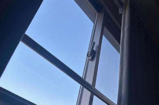 窓から見える空 窓から見える空の写真