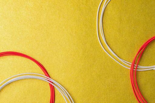 金色背景に映える水引の赤白リングデザイン 水引,赤,白の写真素材