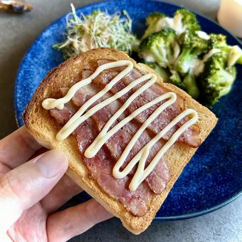 ベーコンのオープンサンド ベーコンのオープンサンド 旦那飯,男の料理,手料理の写真素材