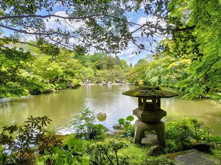 成田山新勝寺 成田山公園の池の畔の石灯籠 成田山新勝寺 成田山公園の池の畔の石灯籠 成田山公園,成田山,新勝寺の写真素材