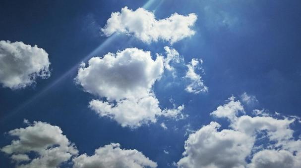 7月の空 7月の空 青空,雲,夏空の写真素材