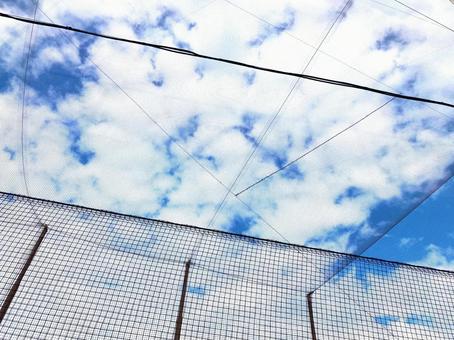 ネット越しの空01 ネット越しの空01の写真