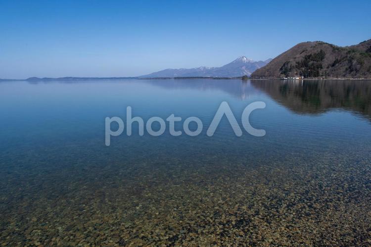 磐梯山と猪苗代湖 猪苗代湖,磐梯山,透明感の写真素材