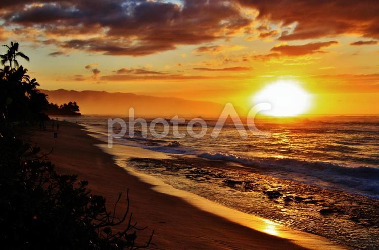 ラニアケア・ビーチの夕日（オアフ島） 夕日,ハワイ,オアフ島の写真素材