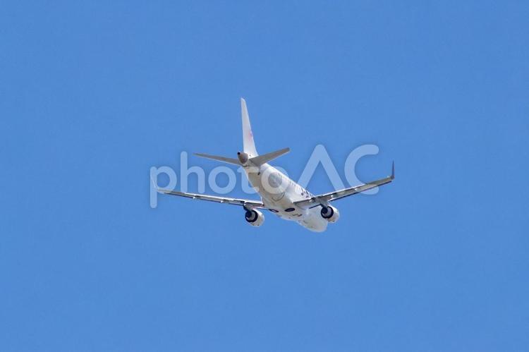 翼、福岡を発つ 飛行機,航空機,旅客機の写真素材