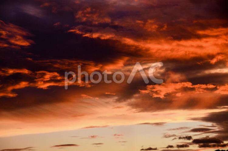 夕暮れ時の雲 雲,夕暮れ,暗雲の写真素材