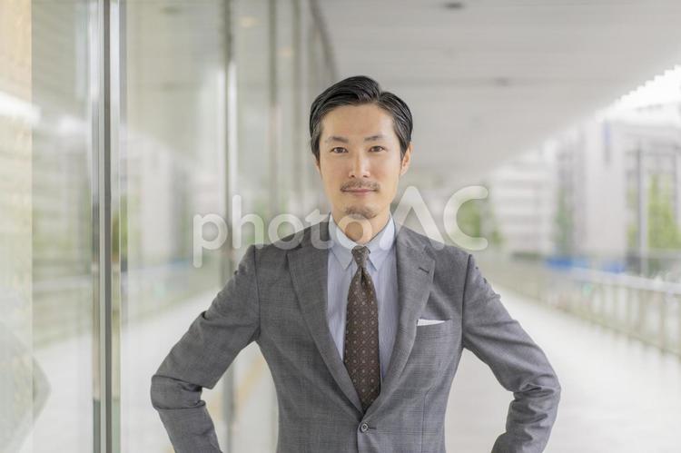 スーツ姿のビジネスマン ビジネス,男性,ビジネスマンの写真素材