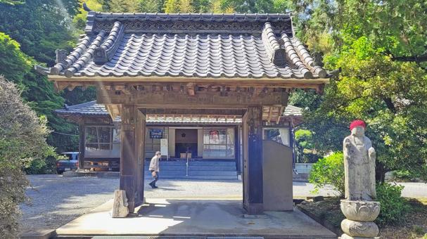 坂東33観音 10番 正法寺 門と本堂 坂東33観音 10番 正法寺 門と本堂 正法寺,巌殿山,門の写真素材