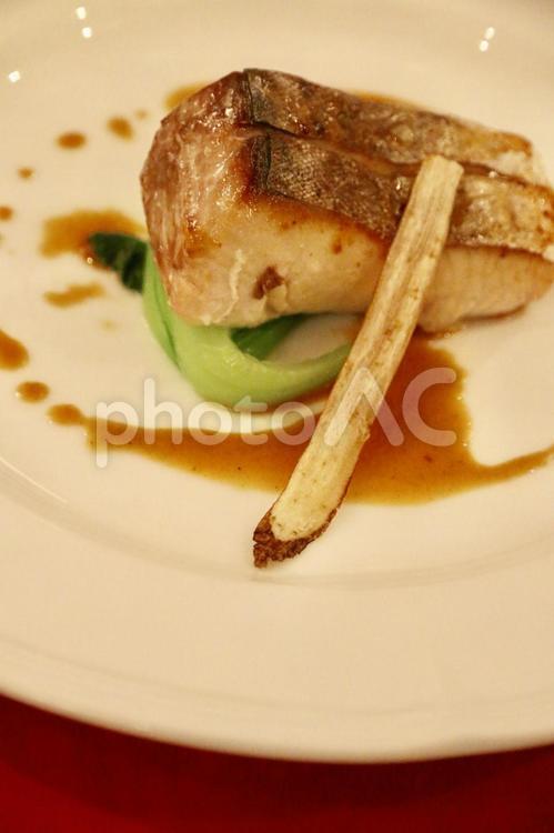 魚料理（白身魚のソテー） 料理,イメージ,シズルの写真素材