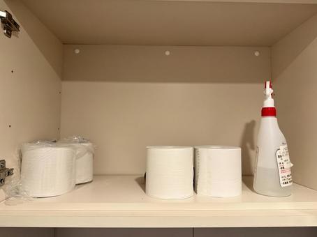 トイレの収納　トイレットペーパー 収納,戸棚,在庫の写真素材