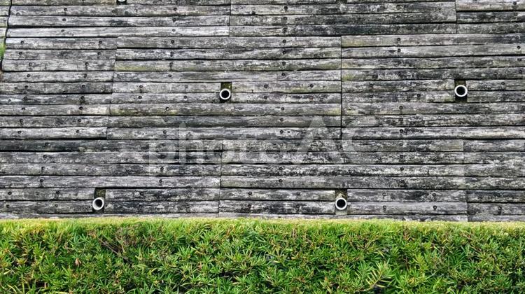 枕木の土留め（テクスチャー） 枕木の土留め,枕木の垣,土留めの写真素材