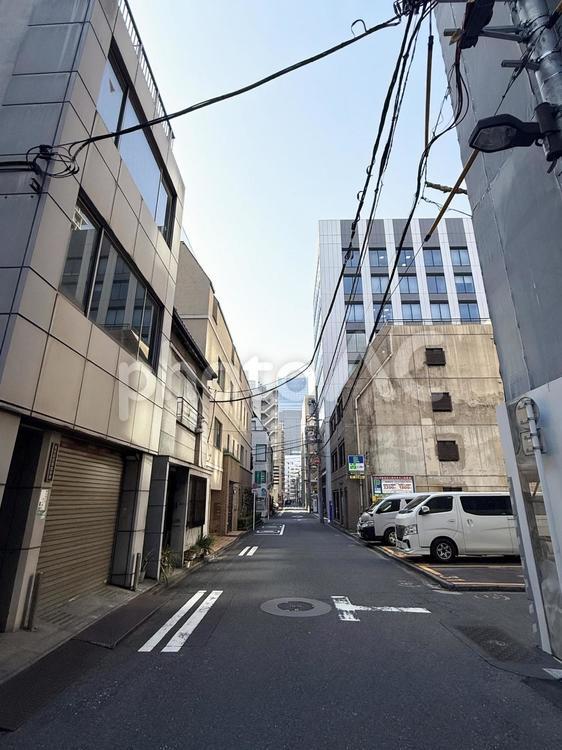 静かな街の風景 街,ビル,道の写真素材