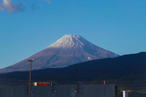 雪降る富士山の写真