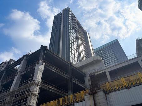 上海の高層ビル建設と青空のコントラスト 上海,建設,ビルの写真素材