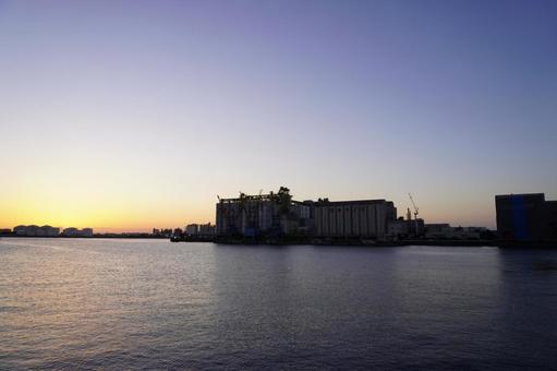 千葉みなとの夕景の写真