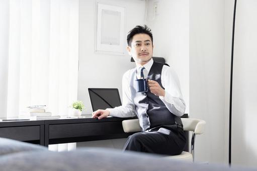 コーヒーを飲むビジネスマン コーヒーを飲むビジネスマン ビジネスマン,男性,人物の写真素材