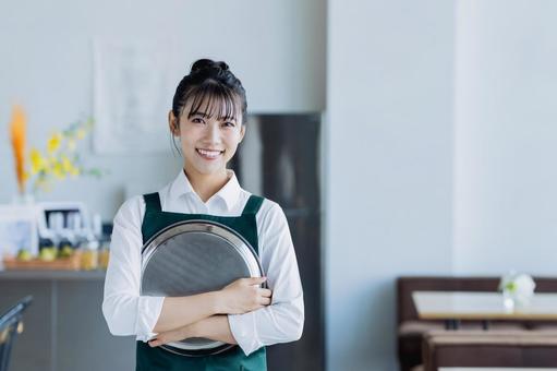 カフェで働く若い叙せ カフェで働く若い叙せの写真