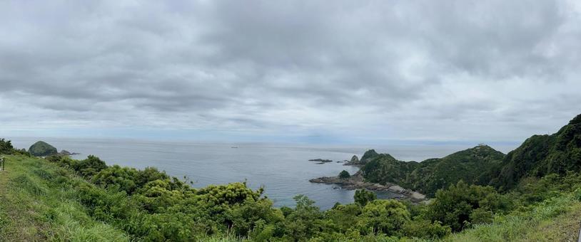 南端の海を臨む 新緑,山と空,海の写真素材