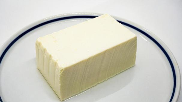 皿にのった絹ごし豆腐 皿にのった絹ごし豆腐 豆腐,絹ごし豆腐,ヘルシー食品の写真素材
