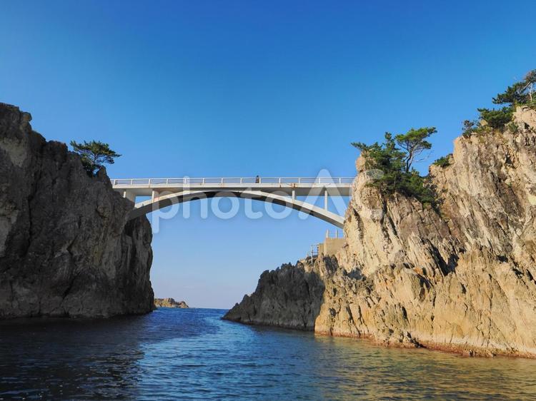 尖閣湾揚島遊園　遊仙橋　佐渡島 佐渡島,新潟県,海の写真素材