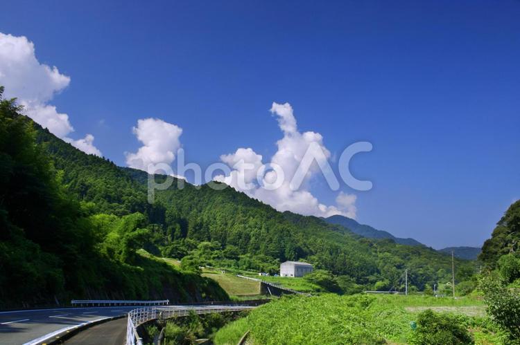 夏の田園風景-15 屋外で,山,木材の写真素材