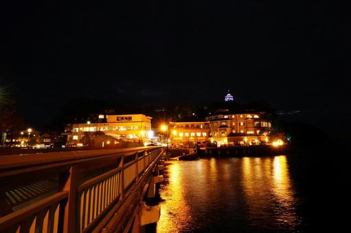 神奈川 江の島大橋から見た江の島の夜景 江ノ島,江の島,江の島大橋の写真素材