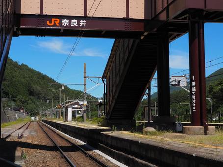 JR奈良井駅の跨線橋 跨線橋,線路,奈良井駅の写真素材
