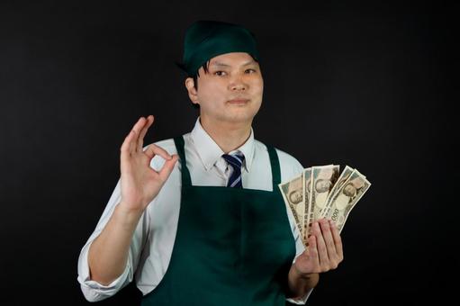 お金を持つ店員の笑顔 男性,店員,笑顔の写真素材
