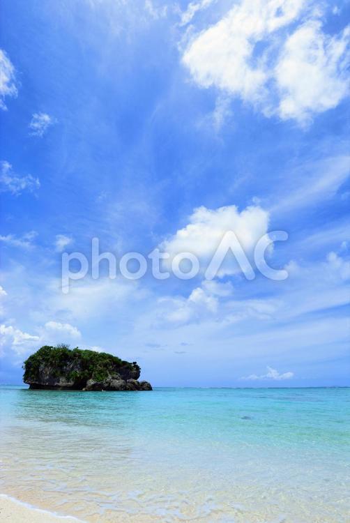 沖縄の美しい海とさわやかな空 海,沖縄,自然の写真素材