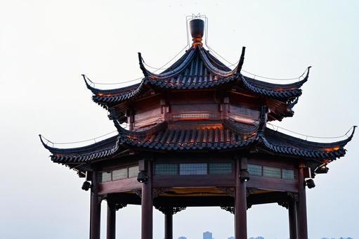 蘇州・金鶏湖(李公堤)から東方之門の眺め 蘇州・金鶏湖(李公堤)から東方之門の眺め 蘇州,金鶏湖,李公堤の写真素材