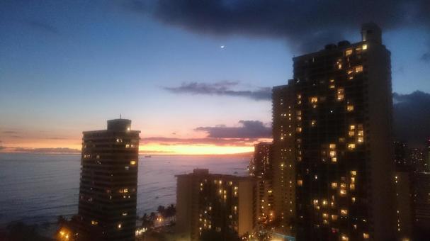 ハワイの夜景 ハワイ,風景,ビーチの写真素材