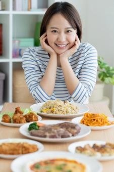 ダイエットの若い女性 ダイエットの若い女性の写真