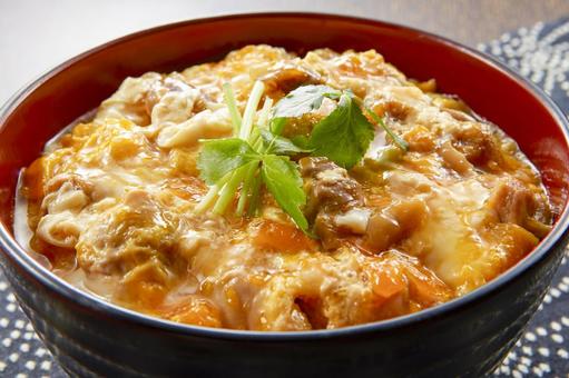 ふんわり卵のとろ〜り親子丼 ふんわり卵のとろ〜り親子丼 親子丼,丼,三つ葉の写真素材