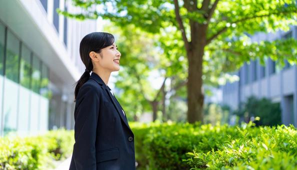 働く女性 働く女性の写真
