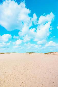 【鳥取】青空と鳥取砂丘の写真