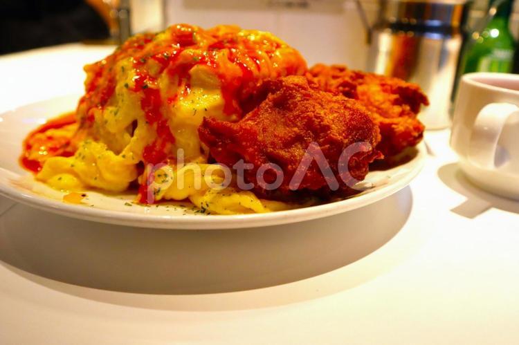 オムライスと唐揚げ オムライス,とろとろ,唐揚げの写真素材
