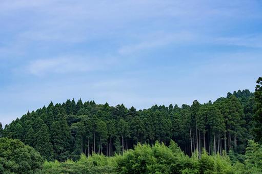 山の上に広がる青空 山の上に広がる青空の写真