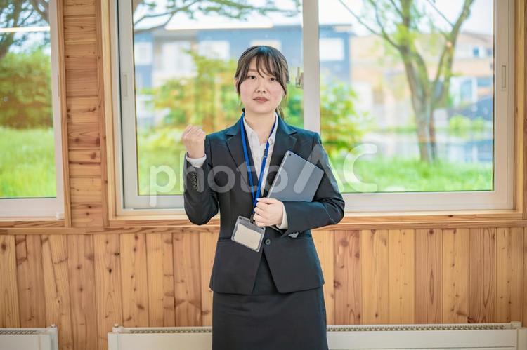 やる気溢れるビジネスガール スーツ,女性,ビジネスの写真素材