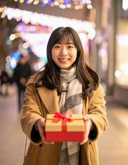 イルミネーション・彼女のプレゼントの写真