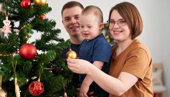 ダウン症の子どもがクリスマスの飾りをする ダウン症の子どもがクリスマスの飾りをするの写真
