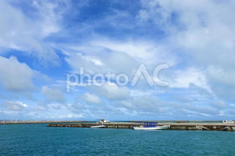 竹富島フェリーターミナル、船着場 竹富島フェリーターミナル,船着場,波止場の写真素材